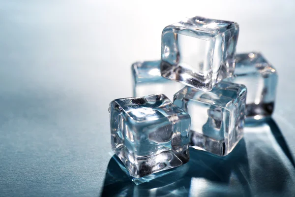 Cubos de hielo brillantes — Foto de Stock