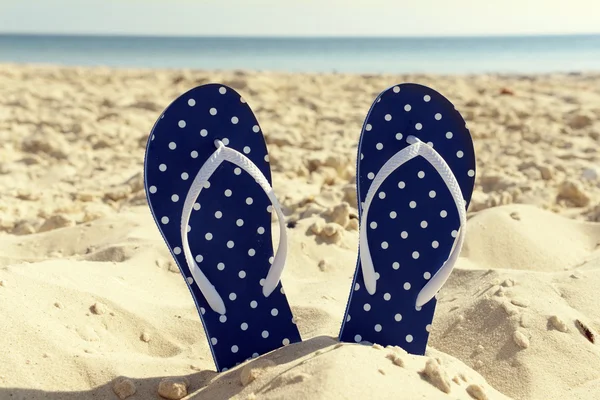 Flip flops on beach sand closeup — Stock Photo, Image