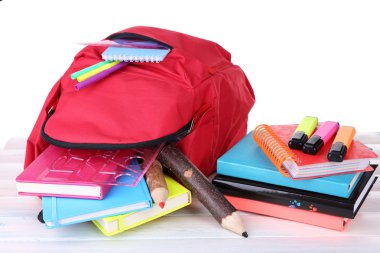 Kırmızı çantalı okul donanımları ile