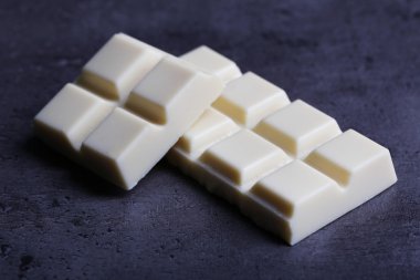 beyaz çikolata parçaları