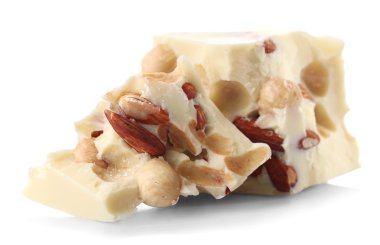 beyaz çikolata parçaları ile fındık