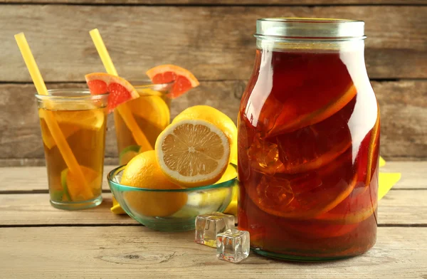Tè freddo con limone e pompelmo — Foto Stock