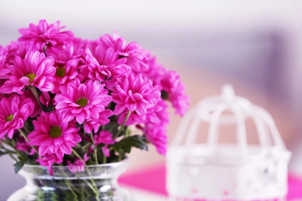 Lindas flores em vaso — Fotografia de Stock