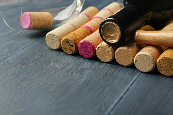 Bottle of wine and corks — Stock Photo, Image