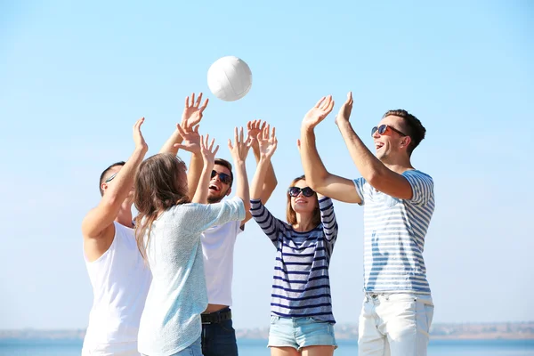 Young people playing with ball — Stock Photo, Image