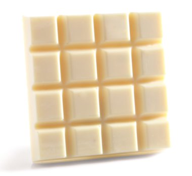 Beyaz üzerine izole edilmiş çikolata.