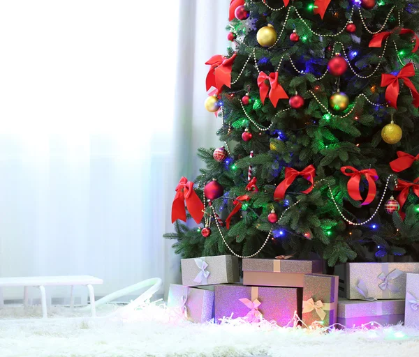 ギフトに最適なクリスマス ツリー — ストック写真