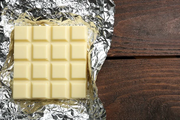 Bílé čokolády v alobalu — Stock fotografie