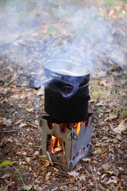 Yanan orman su ısıtıcısı