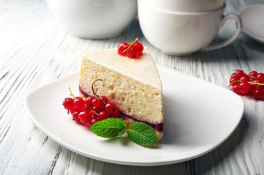 Sofrada böğürtlenli leziz cheesecake.