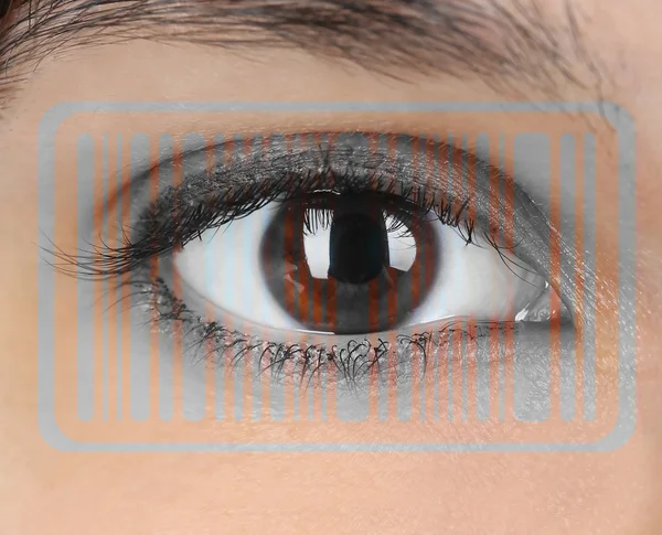 Qr kod ile insan gözü — Stok fotoğraf