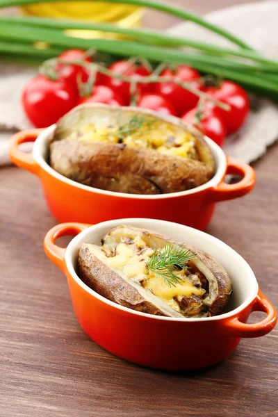 Baked potatoes with cheese and mushrooms on table close up — Stock Photo, Image