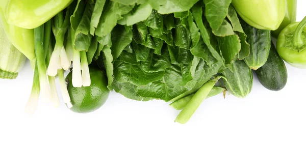 Alça de verduras verdes isoladas em branco — Fotografia de Stock