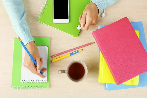 Woman doing paperwork — Stock Photo, Image