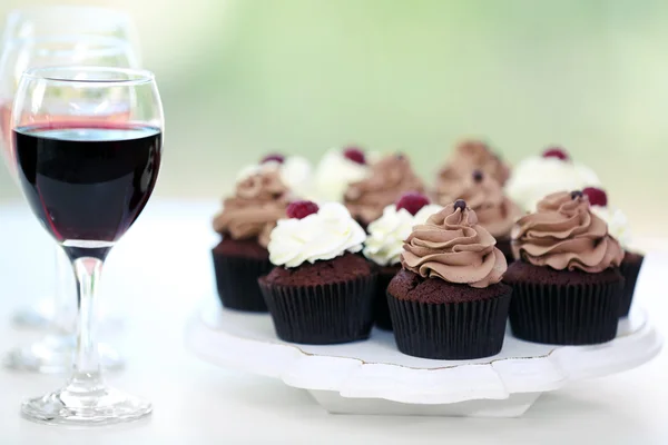 Degustazione di cupcake al vino e cioccolato, primo piano — Foto Stock