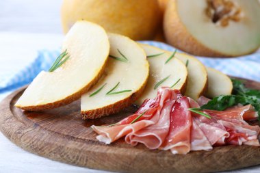 Parma ham ahşap tablo, closeup prosciutto ile kavun