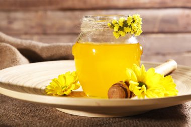 Tatlım, kepçe ve plaka üzerinde çul çiçekler