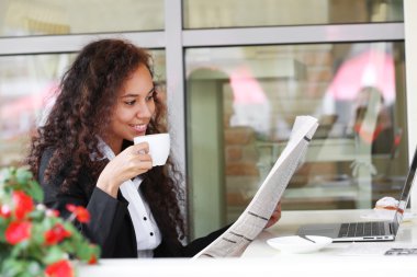 Restoranın Teras kadında