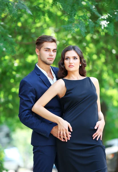 Joven hombre y mujer —  Fotos de Stock