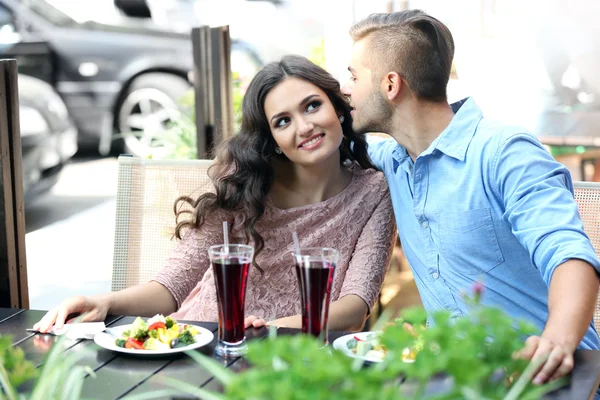 Coppia Attraente Pranzare Terrazza — Foto Stock