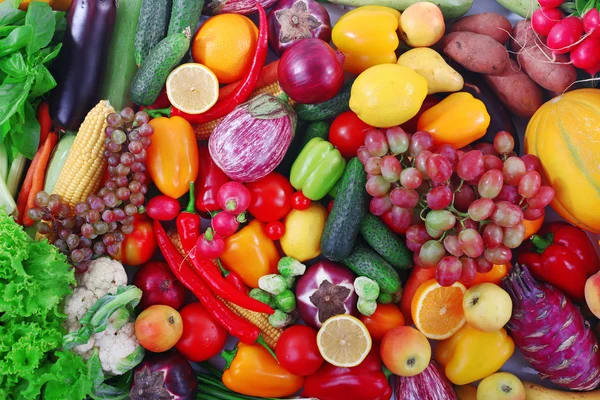 Primer plano de frutas y verduras frescas — Foto de Stock