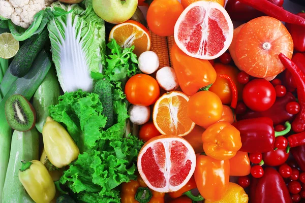 Composición colorida de frutas y verduras, primer plano —  Fotos de Stock