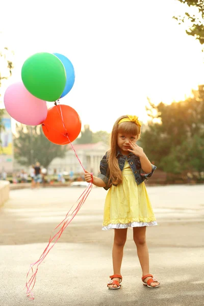 Menina com balões — Fotografia de Stock