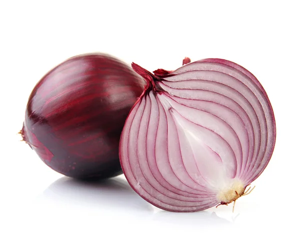 Whole and cut red onions isolated on white — Stock Photo, Image