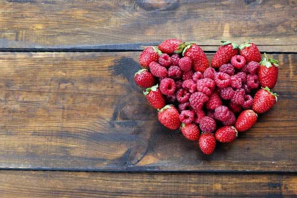 Heart shaped strawberries and raspberries — Stock Photo, Image