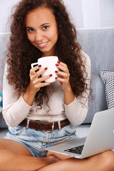 Young beautiful woman — Stock Photo, Image