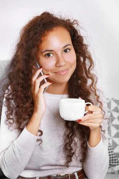 Giovane bella donna — Foto Stock