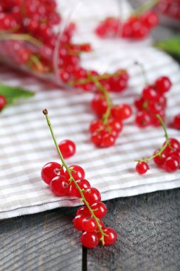 Masada taze üzümler var. Yakın plan.