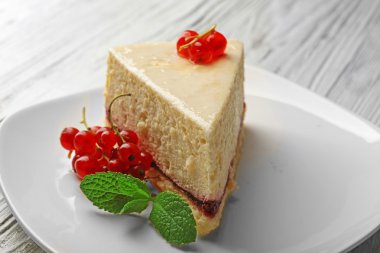 Sofrada böğürtlenli leziz cheesecake.