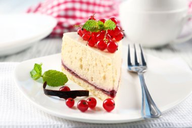 Sofrada böğürtlenli leziz cheesecake.