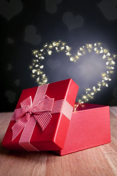 Open gift box and heart — Stock Photo, Image