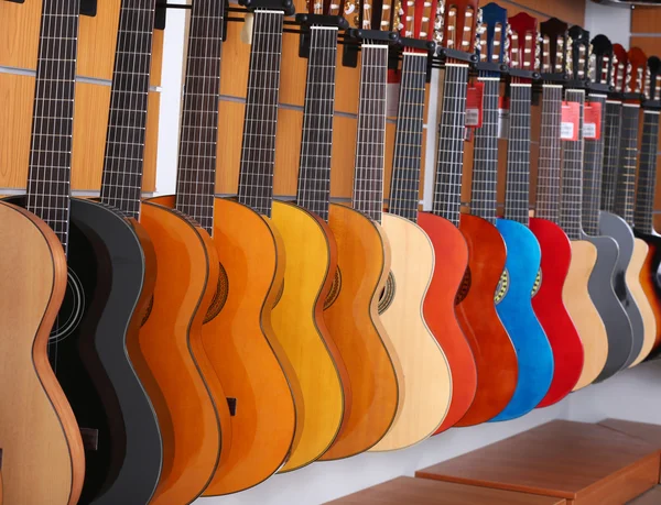 Guitars in music store — Stock Photo, Image