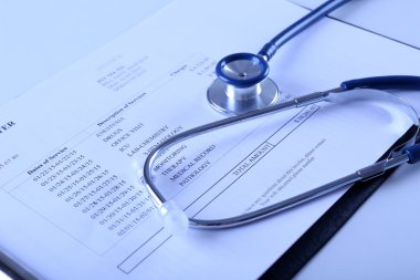 Doktor çalışma alanı stetoskop ile