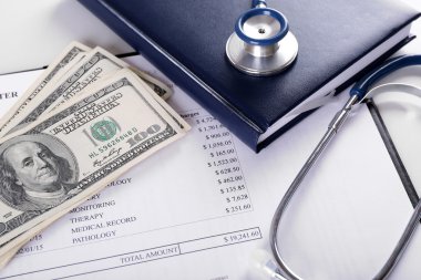 Doktor çalışma alanı stetoskop ile