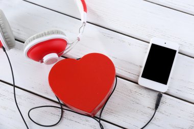 kalp ve telefon kulaklık 