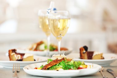 Hizmet şarap lezzetli salata