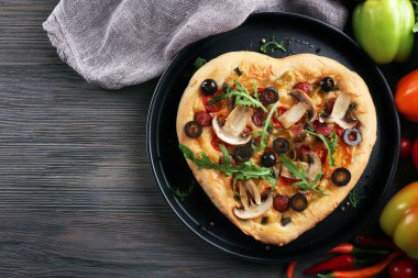 kalp şeklinde pizza