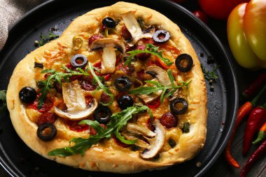 kalp şeklinde pizza