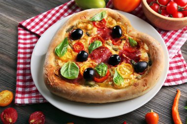 kalp şeklinde pizza