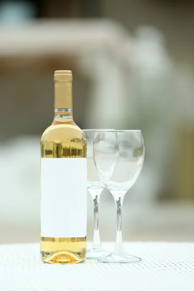酒瓶和酒杯 — 图库照片