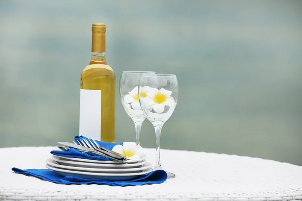 Накрытие стола с вином — стоковое фото