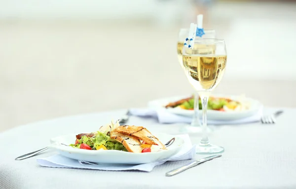 Served table in restaurant — Stock Photo, Image