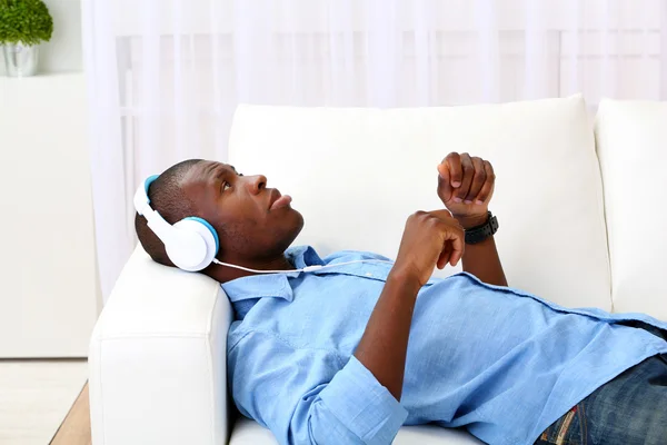 Handsome African American man — Stock Photo, Image