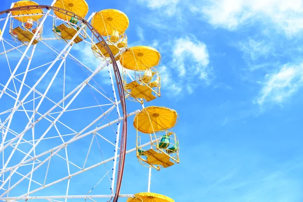 Pariserhjul på blå himmel — Stockfoto