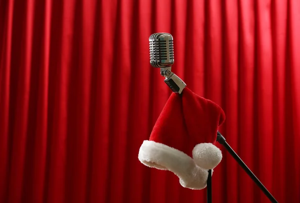 Micrófono Vintage con Sombrero de Navidad —  Fotos de Stock