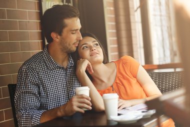 Kahve içmek genç Çift 